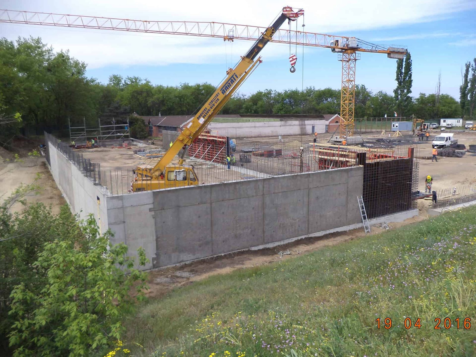 Szerkezetépítés monolit vasbeton falakkal
